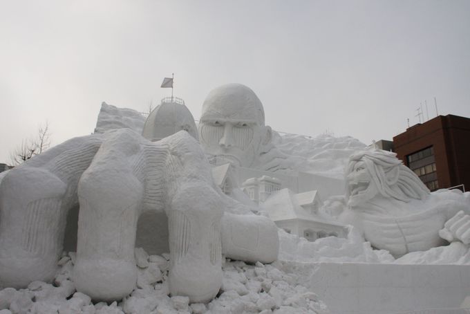 さっぽろ雪まつりの大雪像を目の前で見られる