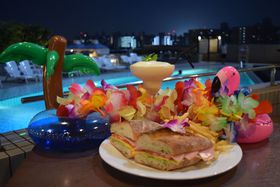 ���Ă����C�ɂ����j�������I�i�C�g�v�[���Ńt�H�g�W�F�j�b�N�Ȗ���I�n�C�A�b�g���[�W�F���V�[���̋L���T���l�C��