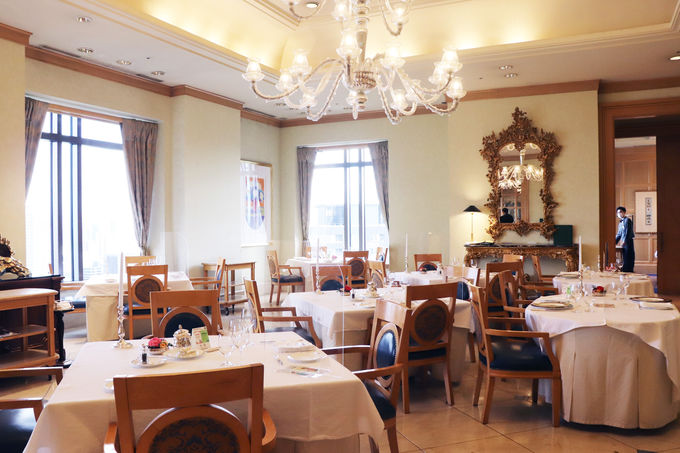 ヨーロッパの古城のような雰囲気のスペシャリティレストラン「マルメゾン」