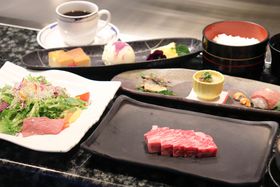 ƕ̐H\łÁu쉮v̎ߍ]V̋LTlC