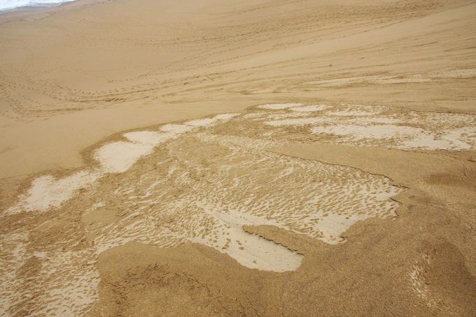 天気によって変わる砂の形