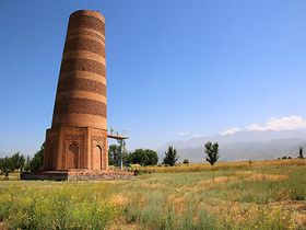 草原にニョキニョキ立つ石人！キルギスの世界遺産バラサグンとアクベシム遺跡