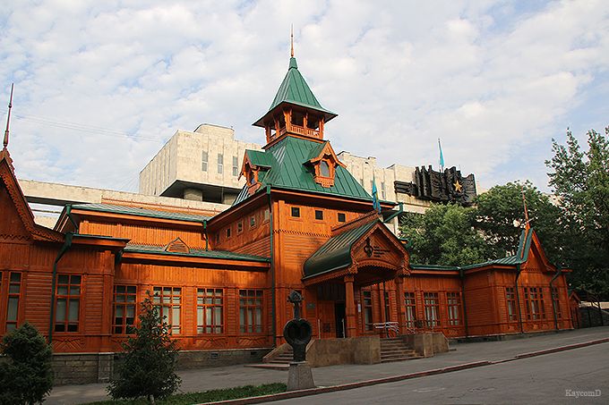 伝統的な楽器が見られる「カザフ民族楽器博物館」