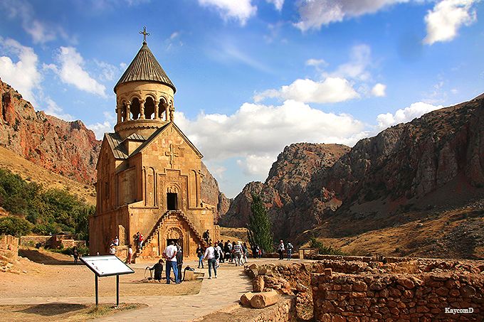 アルメニアの至宝！深い渓谷に建つノラヴァンク修道院