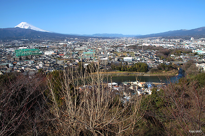 柿田川と狩野川の合流が見られる「本城山公園」