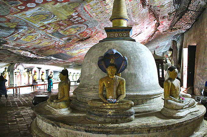 壁画と仏像の石窟美術館「ダンブッラの黄金寺院」
