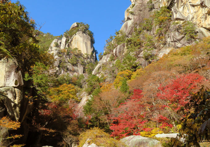山梨「昇仙峡」紅葉の覚円峰に仙娥滝！日本屈指の渓谷美を歩こう