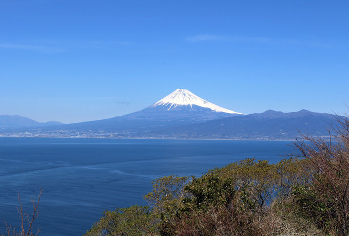 富士山や御浜岬を一望！西伊豆屈指の展望「出逢い岬」