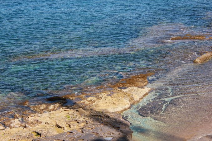 はちみつ色のマルタ・ストーンが美しい「スリーマ」の海岸線