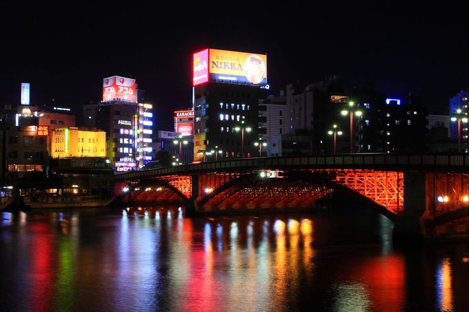 真っ赤な欄干が浅草の代名詞的存在「吾妻橋」
