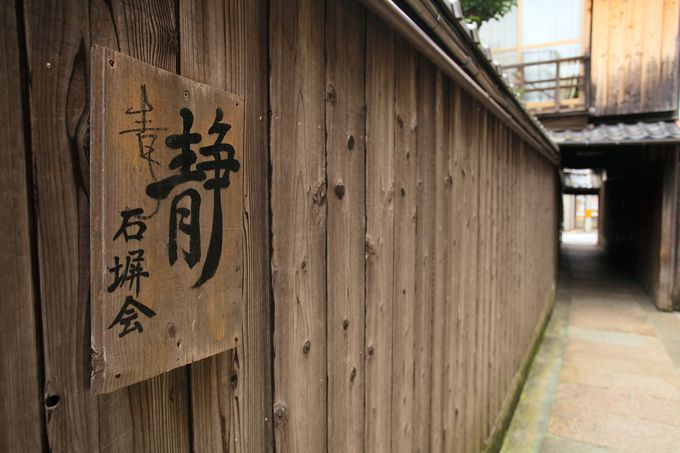 雨天だからといって京都旅行は諦めるな！雨の夜の「石塀小路」の魅力！