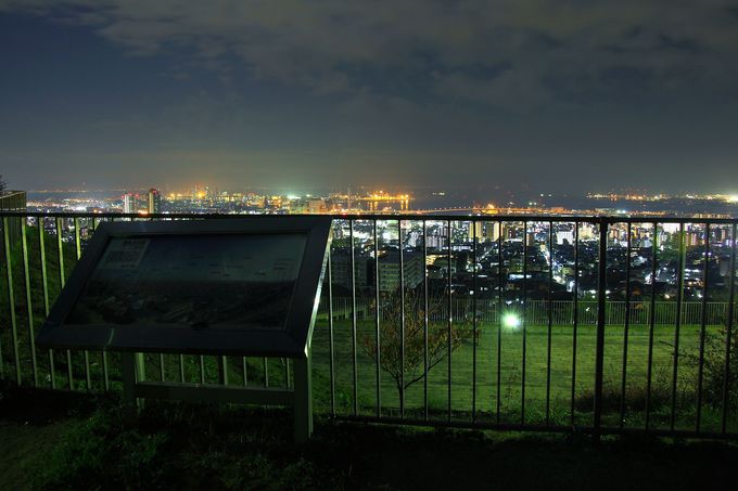 六甲山麓の郊外公園から見る夜景としては最大！「灘丸山公園」