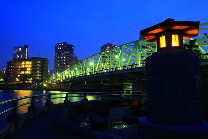相生橋の中央部にひっそり佇む雰囲気抜群の「中の島公園」