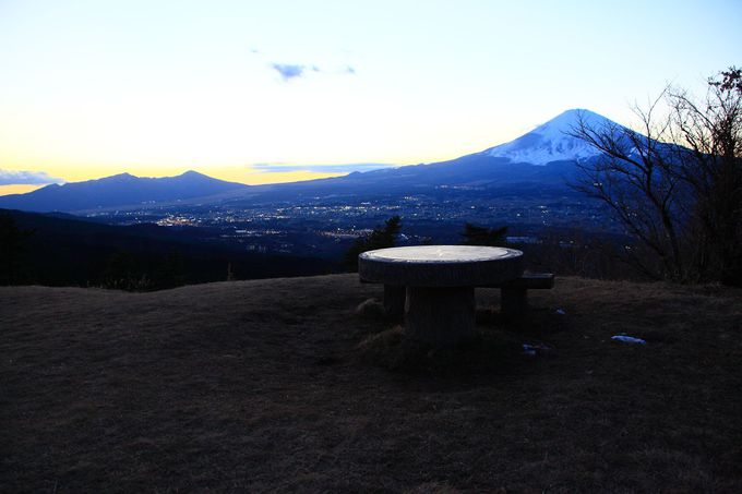 富士山の真下を流れる天の川夜景に大感動！静岡「足柄峠」付近 | 静岡 