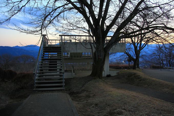 ͂RɈ͂܂ꂽXi͕KIu̎Rv