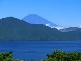 ���{�Ւn�ɍL���锠���̐�i�Ɣ������뉀�I�u�������������v�̋L���T���l�C��