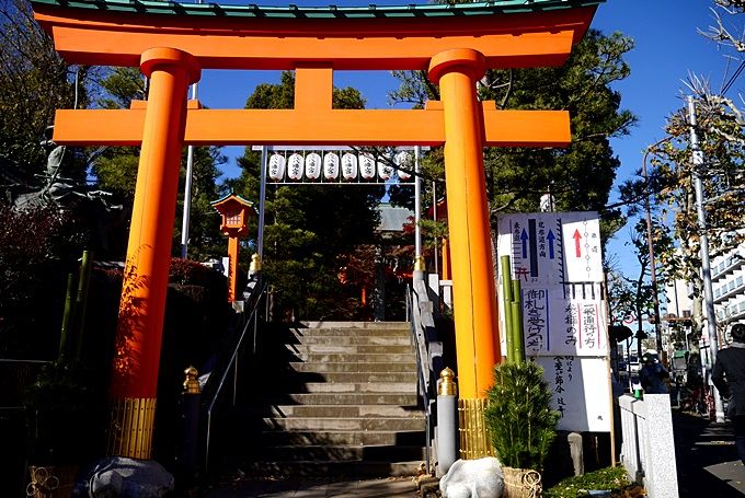 更にパワーアップ！東京・穴八幡宮の金運のお守は、隣の放生寺とペアで頂く
