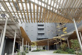 �����E�V���F�A�C��������A�[�g��g�߂Ɋ�������A�[�g�X�|�b�g�ɂ̋L���T���l�C��