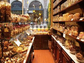 チョコの聖地!?有名店に囲まれたベルギー「ギャラリー・サンチュベール」