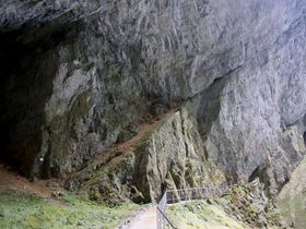 地下140ｍの地底大国へ！徒歩＋ボートで楽しむチェコ「プンクヴァ洞窟」