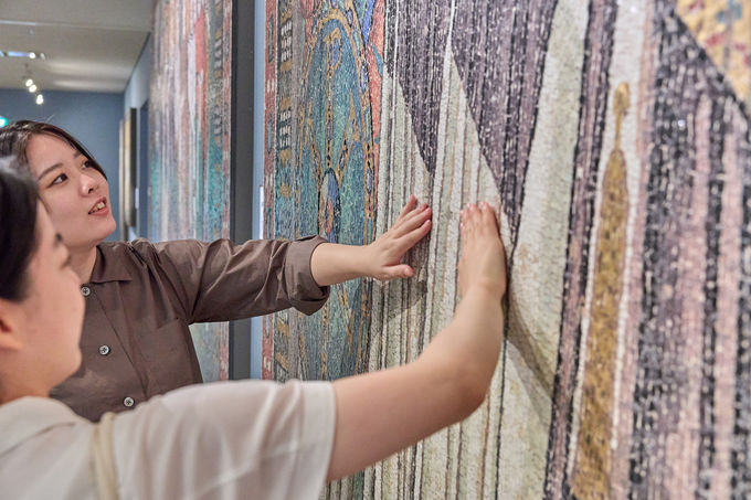 ���E�̖���1,000�_�ȏオ�W��