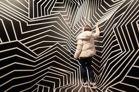 �Z����ȏ�ɖ����I�ʕ{�̉����̊�����u�n������~���[�W�A���v�̋L���T���l�C��