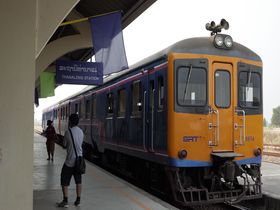 ラオス唯一の「激レア」鉄道に乗ってバンコクへ行こう！