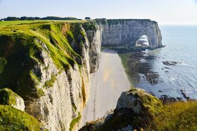 ���p���u��ޏ�v�̃��f���I��i�Ȃ镧�E�G�g���^�̔����ݕǂ̋L���T���l�C��