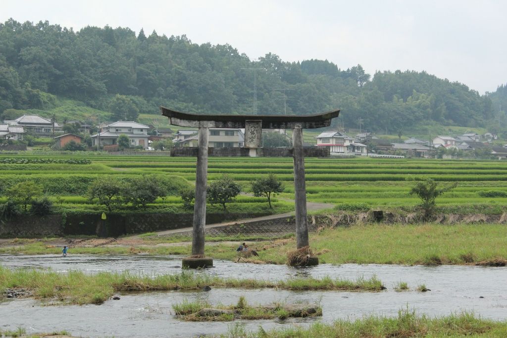 「日本のむら景観百選」に選出された滝周辺の田園地帯