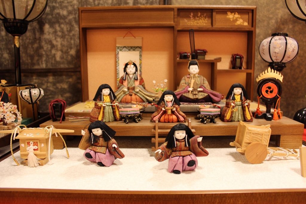 日田醤油の天領雛御殿は新旧の雛人形が勢揃い！