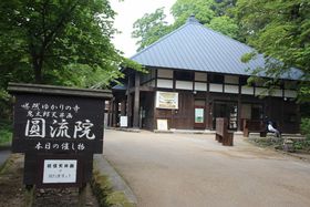 �S���Y�Ƃ��̒��Ԃ������V���ʂ𖄂ߐs���� ��R���u�����@�i�~���@�j�v�̋L���T���l�C��