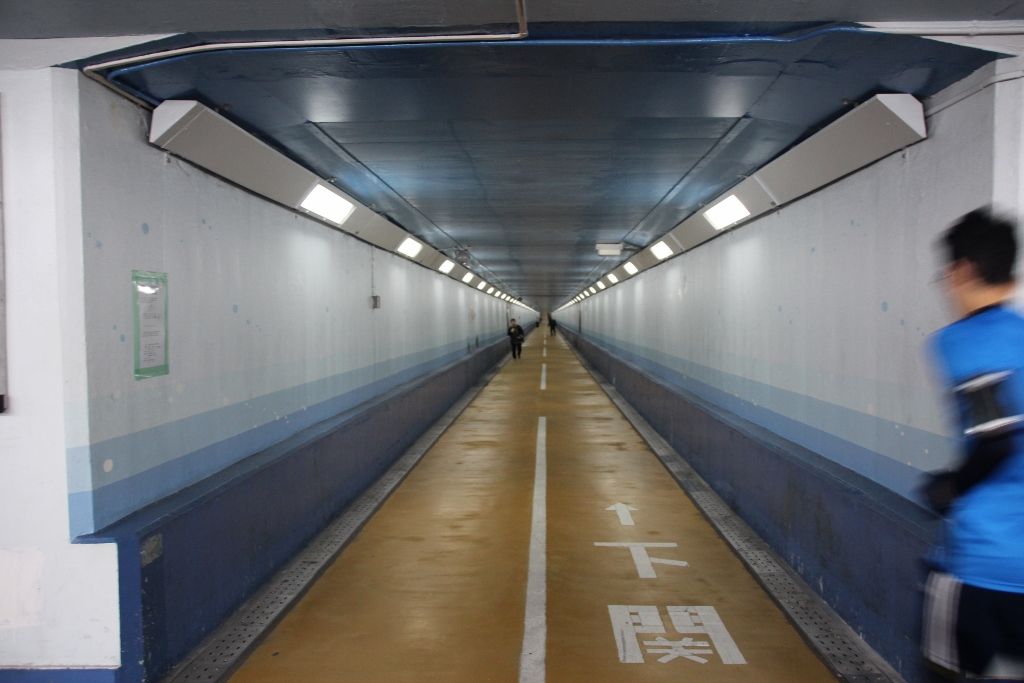 福岡と山口の県境を歩いて渡りませんか 関門トンネル 人道 福岡県 トラベルjp 旅行ガイド