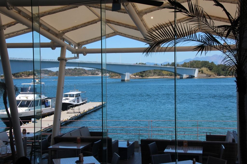 �S�ȃI�[�V�����r���[�_��x��������u�v���[�g�J�t�F���]���v