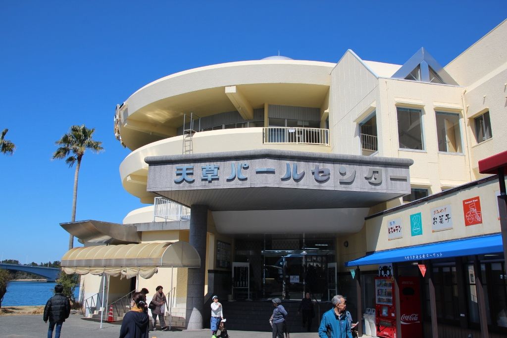 �������V���̊C��w�ɗ��u�V���p�[���E�Z���^�[�v�̎l�Y��