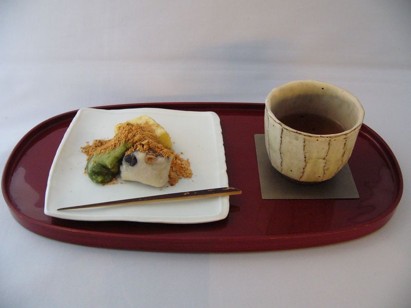 京都・仁和寺前のデザイナーズ和カフェ「御室さのわ」で絶品のお茶を！