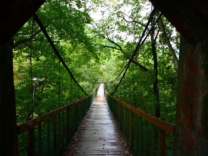吊り橋渡って若返りの秘湯へ・福島「信夫温泉のんびり館」