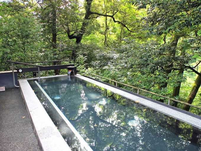 雰囲気満点な「箱根湯寮」の露天風呂