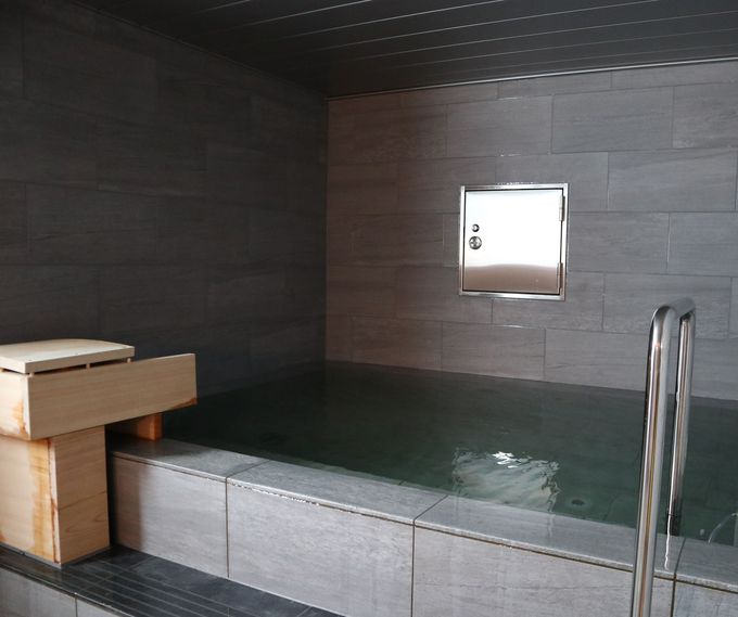 「箱根 ゆとわ」の客室と温泉