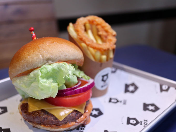 {XVKI[vIڂ́uBOX BURGERv