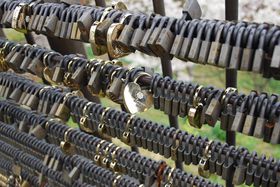 �����̏o�ɂ��肢�I�É��E���{���̐�i�ŉi���̈��𐾂����̋L���T���l�C��