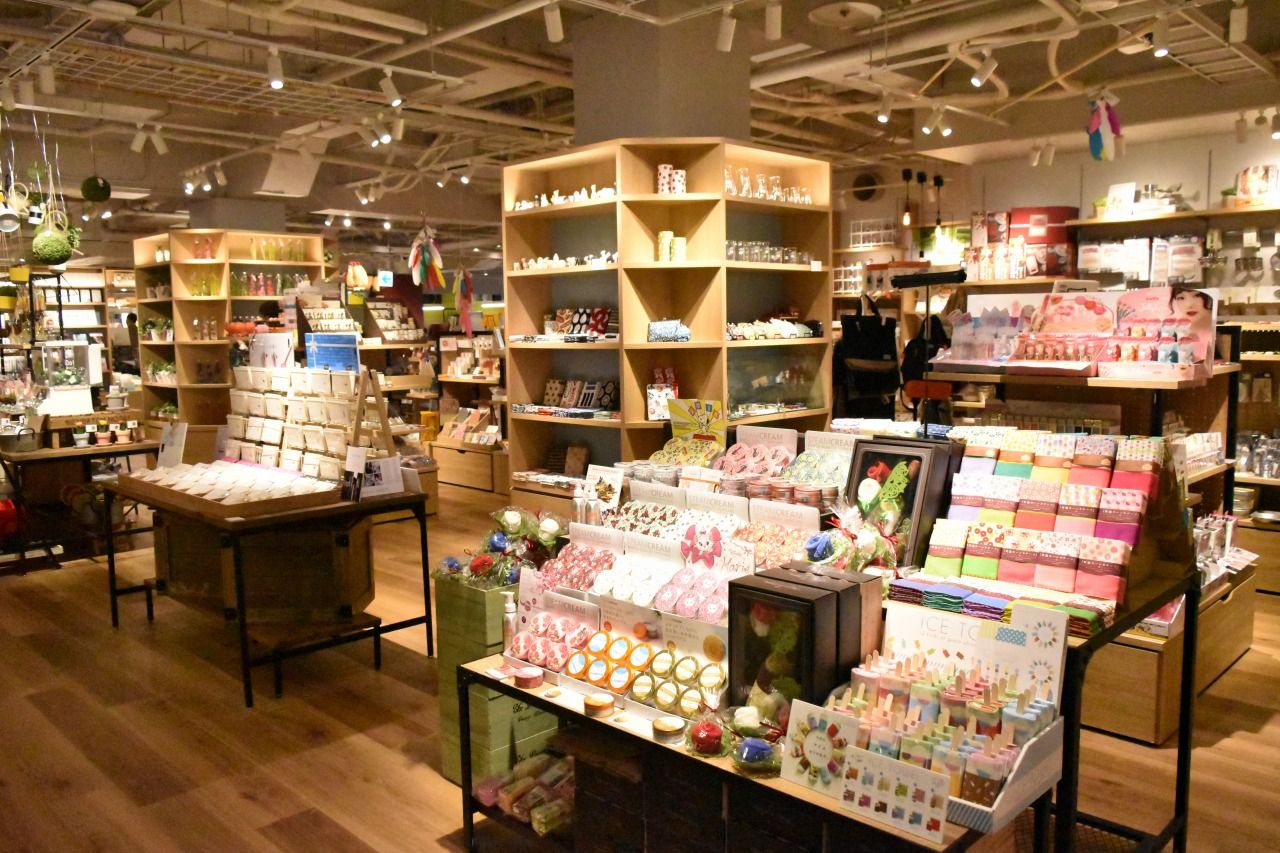 Mtg₨yYɃsb^ȎG݂tFAȂǂ̃R[i[I