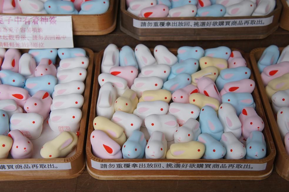 宇治上神社にはかわいいウサギのおみくじも！