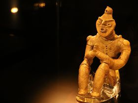 八戸市・是川縄文館で国宝の合掌土偶と縄文人の指紋、多数の遮光器土偶の魅力