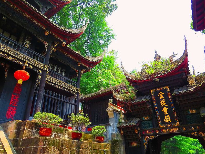 四川省の世界遺産・都江堰にある美しき道教寺院「二王廟」
