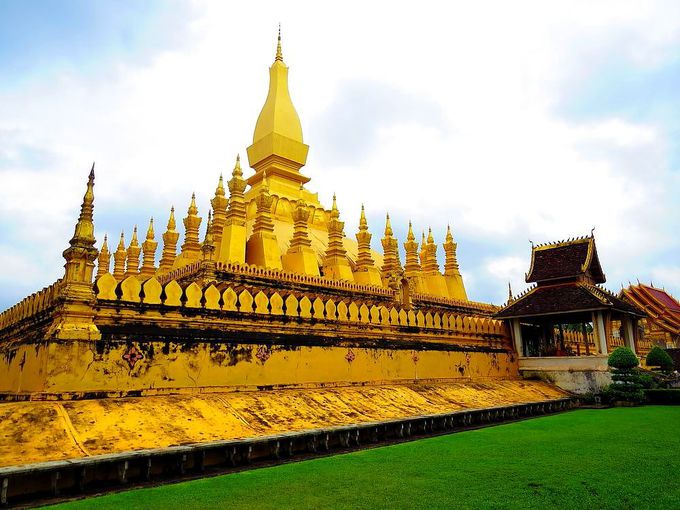 美しき黄金の仏塔
