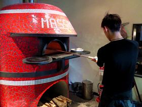 ���E��O�ʂ̃i�|���s�b�c�@�I�X���O��E�s�b�c�F���A�}�b�V���̋L���T���l�C��