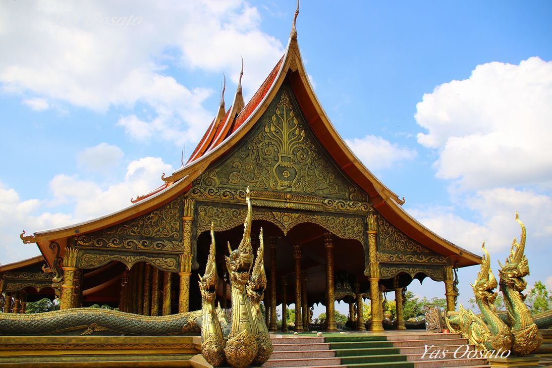 タイのあまりに幻想的寺院 ワットシリントーンワララームの世界 タイ Lineトラベルjp 旅行ガイド