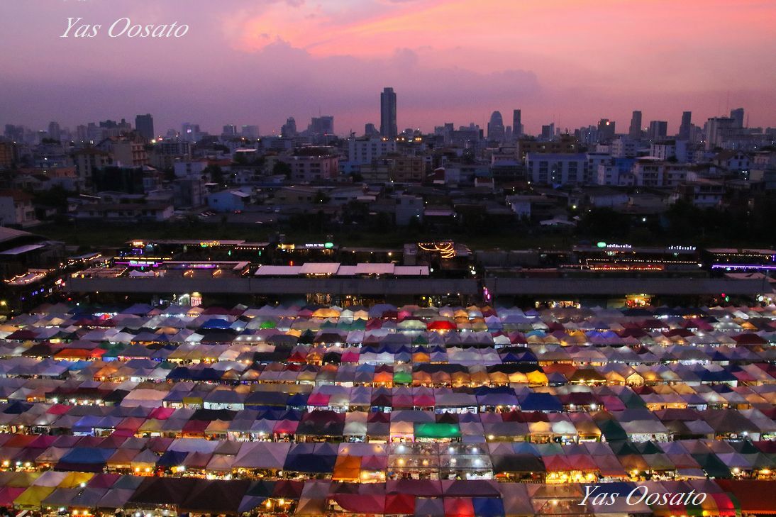 バンコク ラチャダートレインナイトマーケットの撮影ポイントはここだ タイ トラベルjp 旅行ガイド