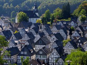 「フロインデンベルク」白と黒の町並みが美しいドイツの町