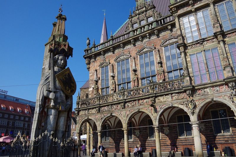 世界遺産の市庁舎とローラント像は「ブレーメン」の象徴